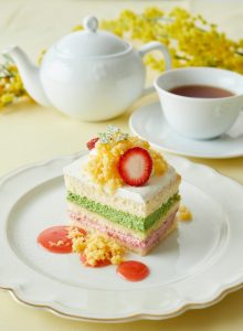 ピスタチオとベリーのミモザショートケーキ