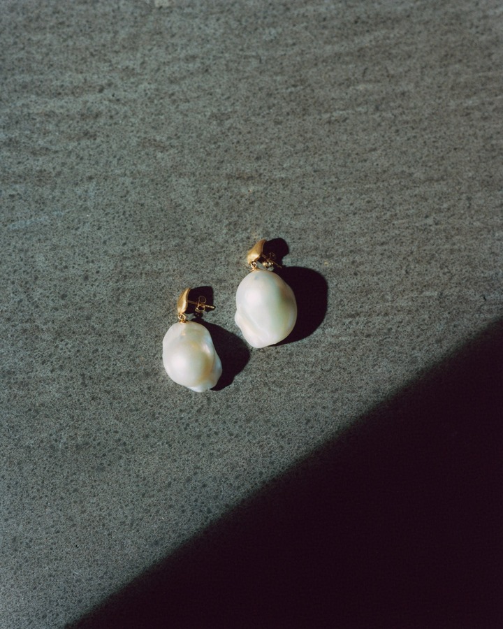 baroque pearl pierced earring