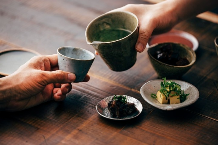 天然藁灰釉　ぐいのみ　緑/白、片口酒器　緑/白