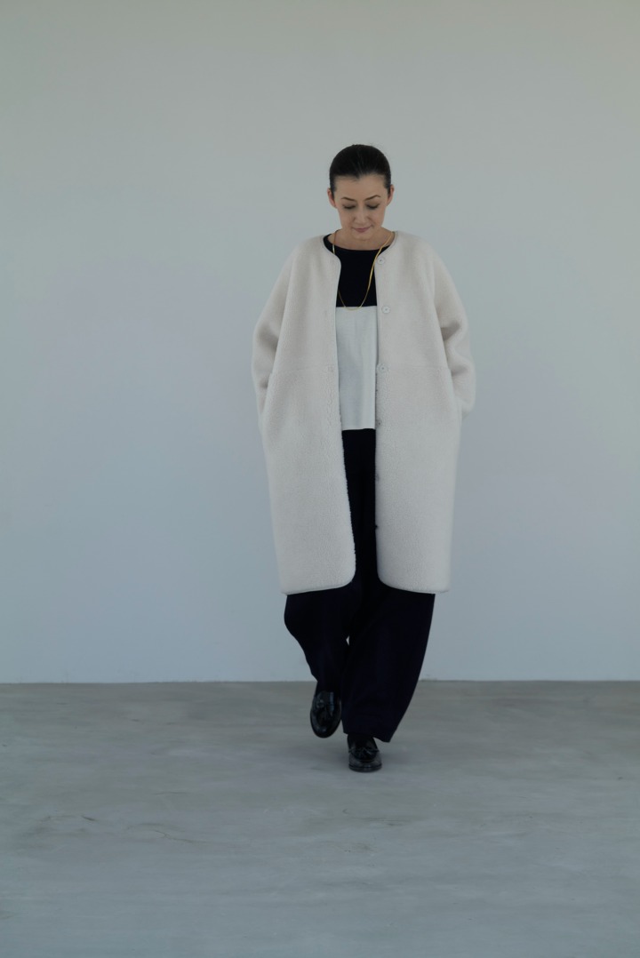ボアスイッチングコート / マリンバイカラーニット / ツイルジャージセーラーパンツ / 【SASKIA DIEZ/サスキアディッツ】ゴールドロングネックレス / 【castellano/カステラーノ】タッセルローファー