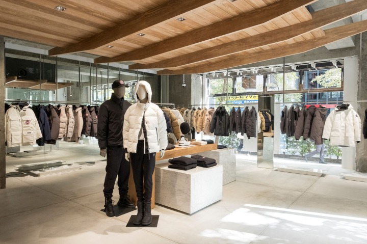 銀座フラッグシップストアの店内