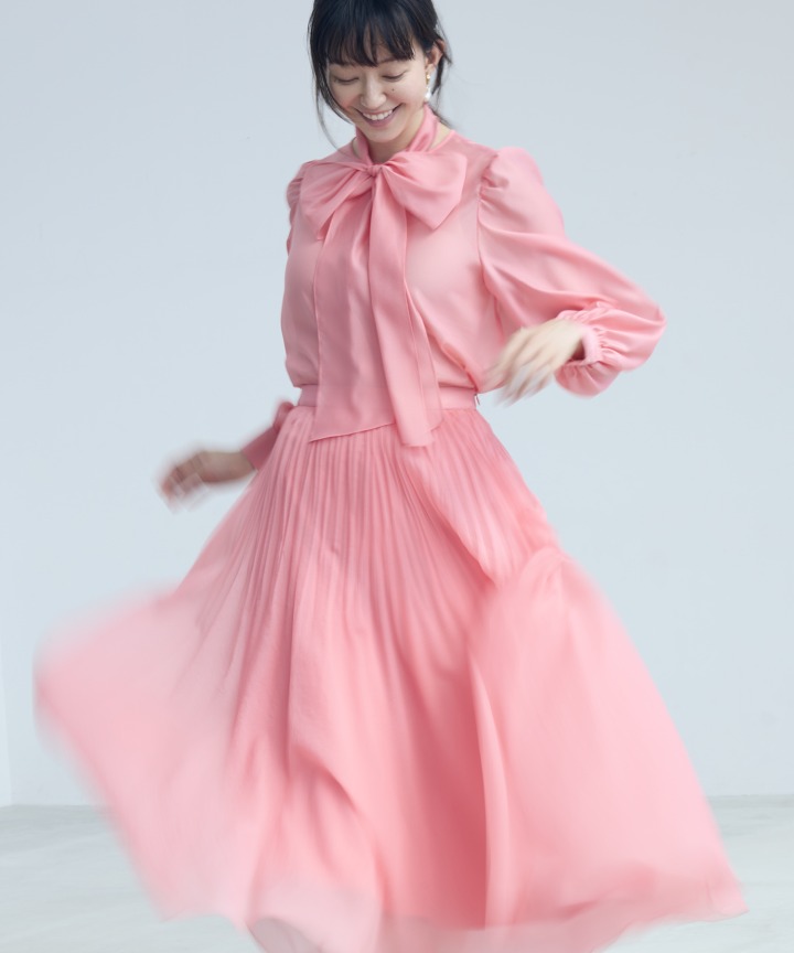 Blouse￥29,700　Skirt￥35,200