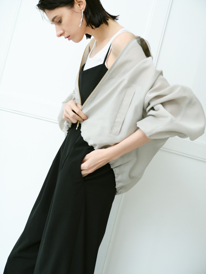 Blouson￥38,500　All-in-one￥46,200　Earrings＜RAGBAG＞￥30,800
