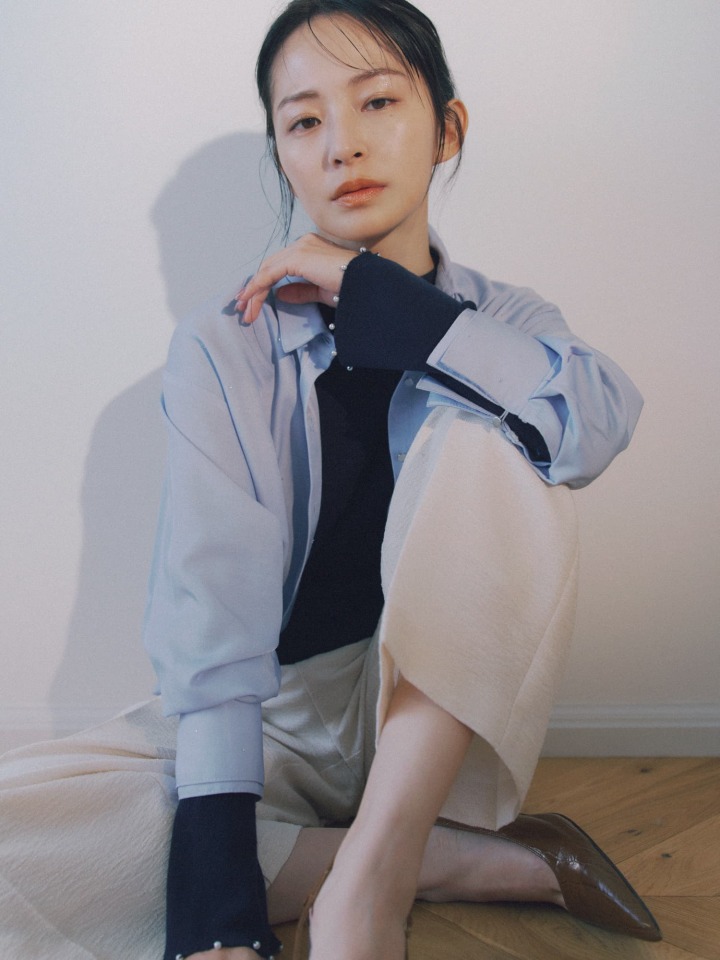 Rhinestone Shirt : ¥11,900 Mini Pearl Sleeve Rib Knit : ¥8,900 Asymmetry Flap Tweed Pant : ¥14,500