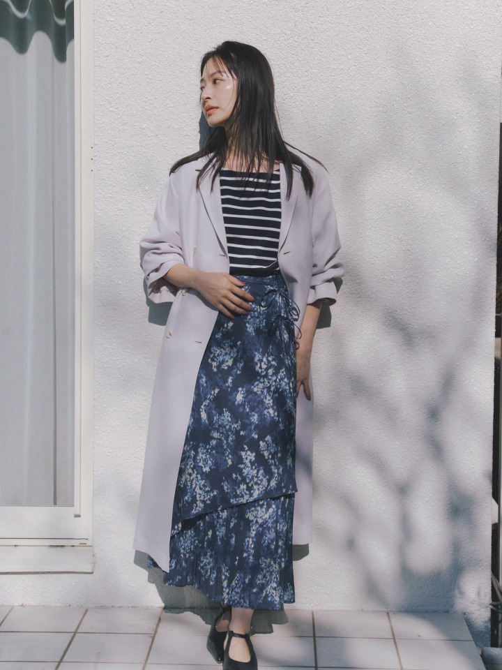 Basic Thickening Trench Coat : ¥19,800 Border Short Long T Shirt : ¥8,000 Fuzzy Flower Pleats Docking Skirt : ¥13,900