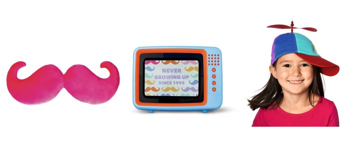 左から）クッション（ひげ） 1,100円スマートフォンTV 1,320円キャップ （プロペラ） 715円
