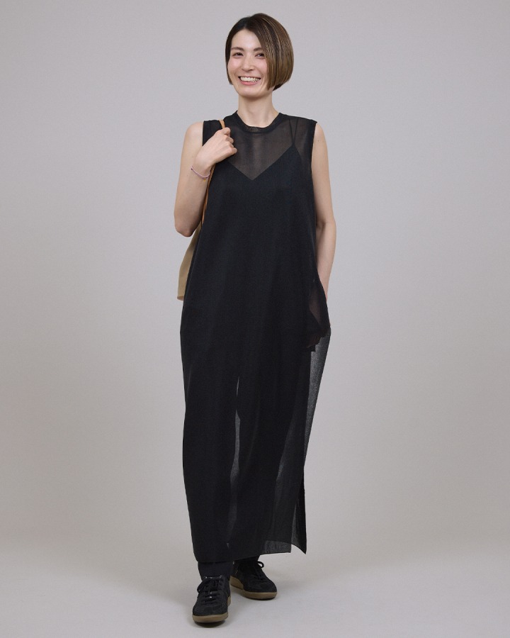 Dress ￥39,600／ Camisole ￥35,200／ Pants ￥52,800／ その他 スタイリスト私物