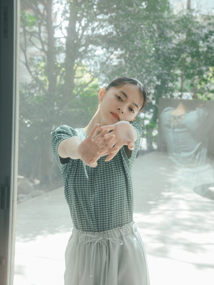 Shrink Gathered Sleeve Tops : ¥8,250Drawstring Linen-like Wide Pants : ¥11,000