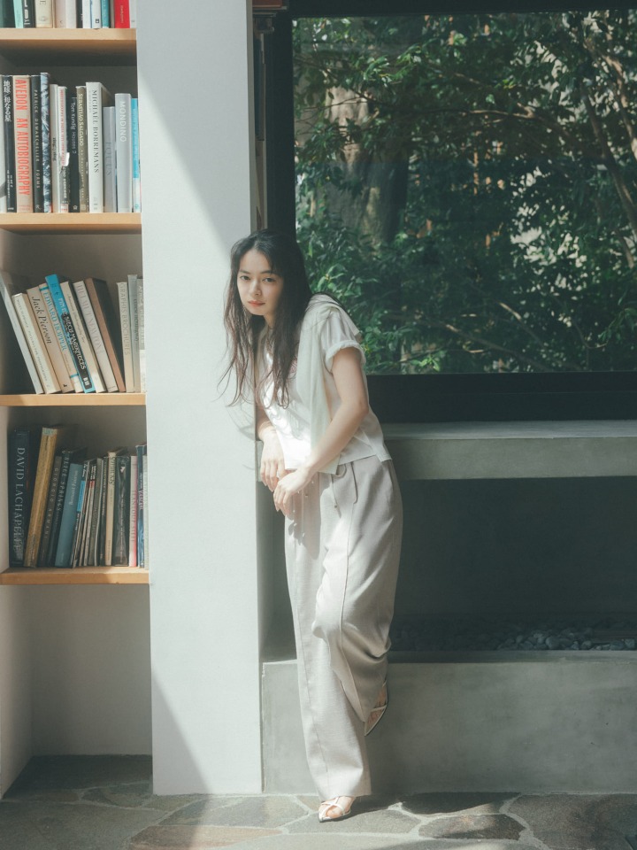 Shiny Embroidered Logo T-Shirt : ¥7,700Shiny Ribbed Knit Set : ¥15,000Drawstring Linen-like Wide Pants : ¥11,000
