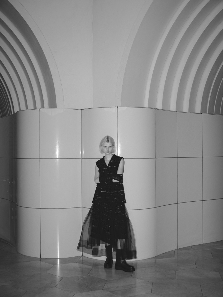 Gilet / Skirt / Tulle skirt / Gloves (italguanto) / Boots