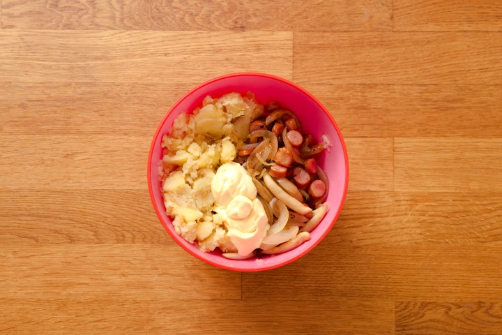 カットぶなしめじとオイスターポテトのスモーブロー