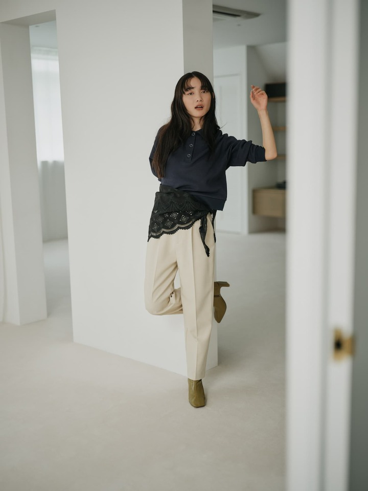 Skipper Neck Sweat Pullover、Narrow Belt Tucked Tapered Pants