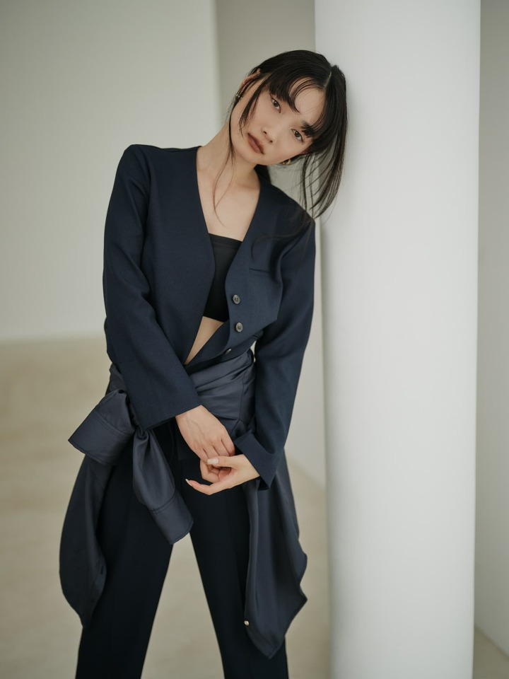 Belted Collarless Jacket、Bright Twill Double Pocket Shirt、Narrow Belt Tucked Tapered Pants