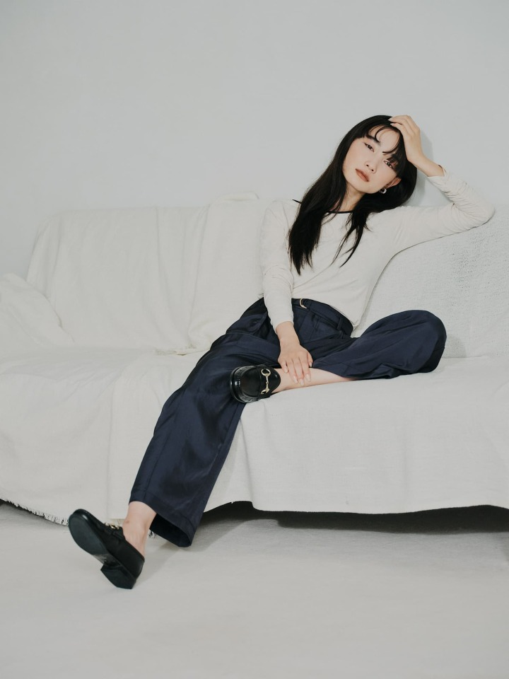 Triacetate Velour Tops、Bright Twill Tucked Wide Pants