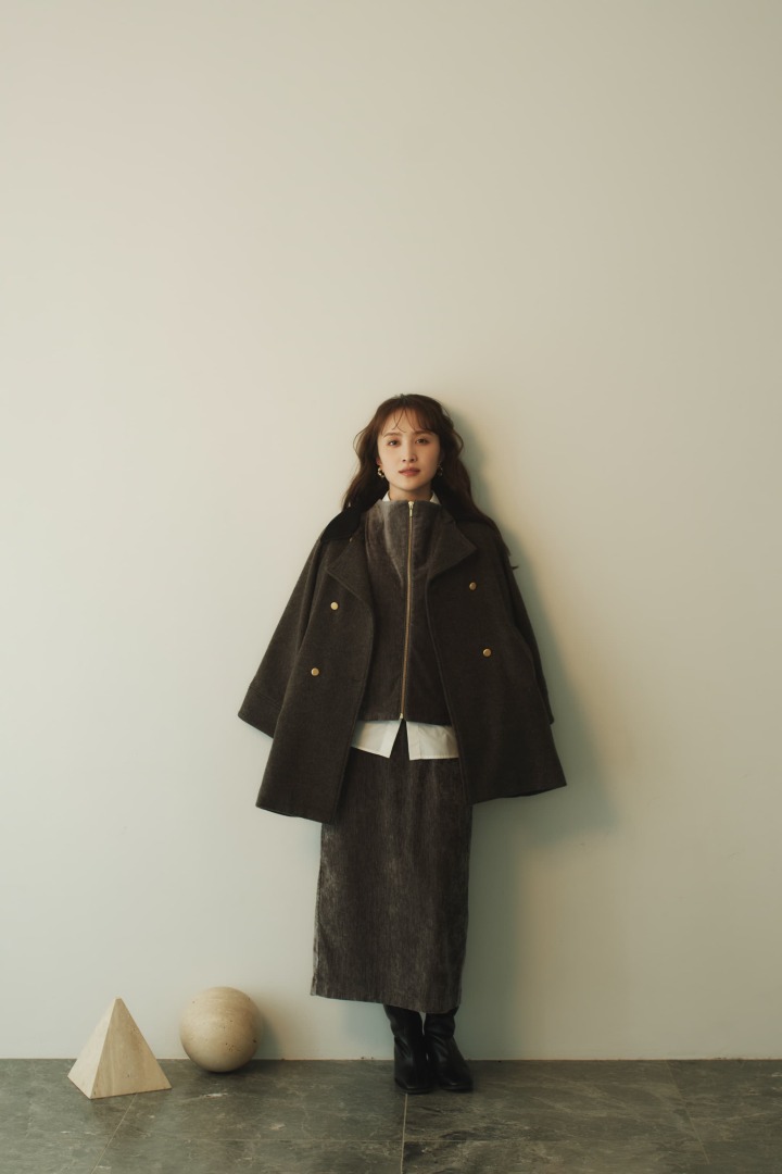 2Way Collar Gold Button Mid Length Coat : ¥37,000Powdery Velour Blouson : ¥15,400Three Pocket Basic Shirt : ¥10,500Powdery Velour I Line Skirt : ¥11,000