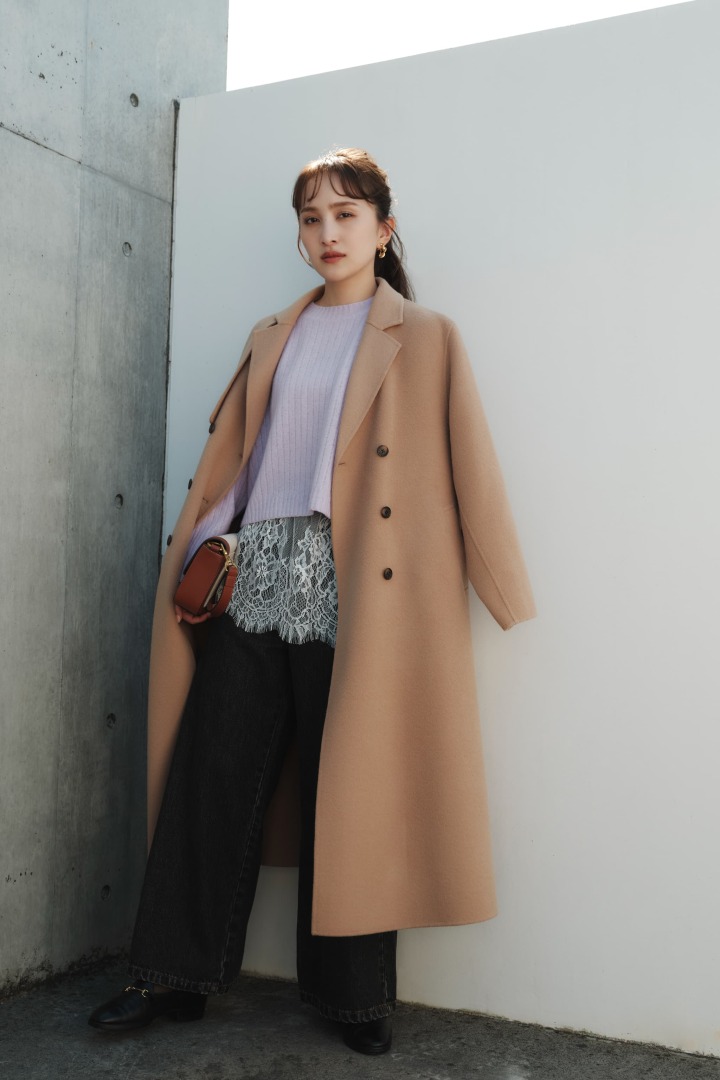 Wool Double Face Trench Coat : ¥40,700Wool Bottle Neck Wide Rib Knit : ¥12,100KUROKI DENIM Semi Wide Straight : ¥13,900