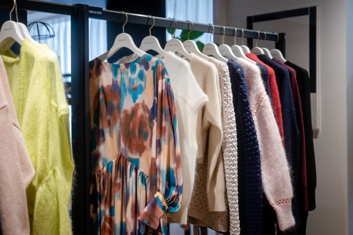 海外の手仕事を取り入れた、ブランドの持つ世界観に魅了されて入社。