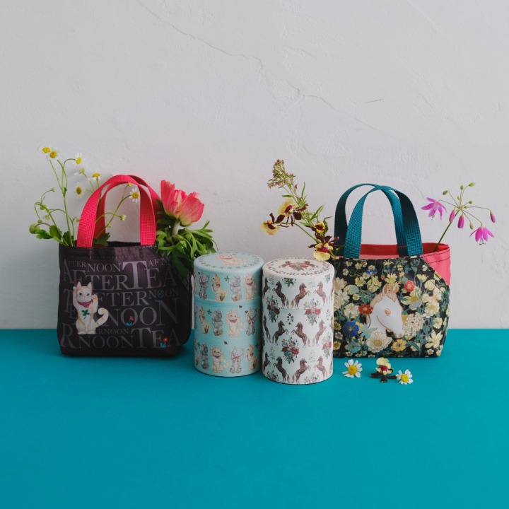 TEA TIMEミニトートセット 各\1,540、お茶缶大福茶(猫)・お茶缶多福茶(午) 各\1,540