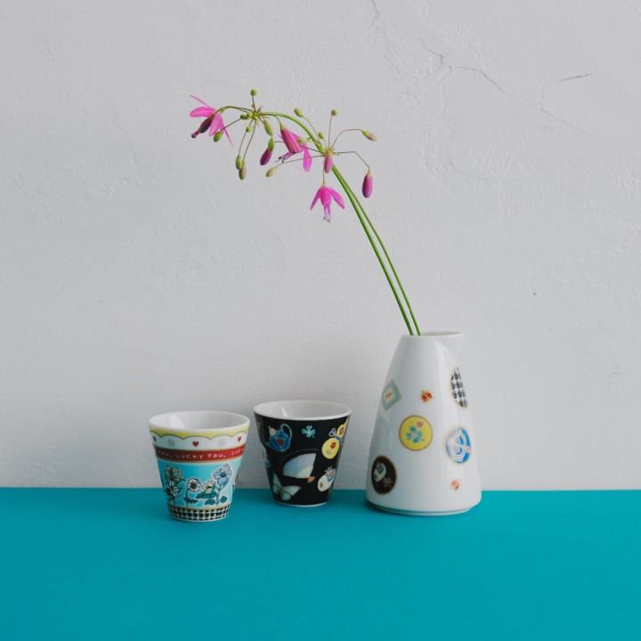 酒杯九谷焼 各\1,650、片口九谷焼 \3,300※一部店舗・公式オンラインストア限定販売