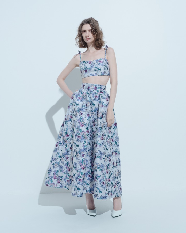 Bustier ¥39,600 / Skirt ¥143,000