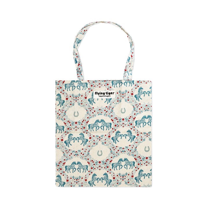 1年中使えるデザインがうれしいバッグトートバッグ 495円