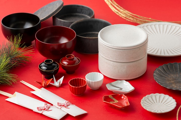 食卓を華やかに演出する器