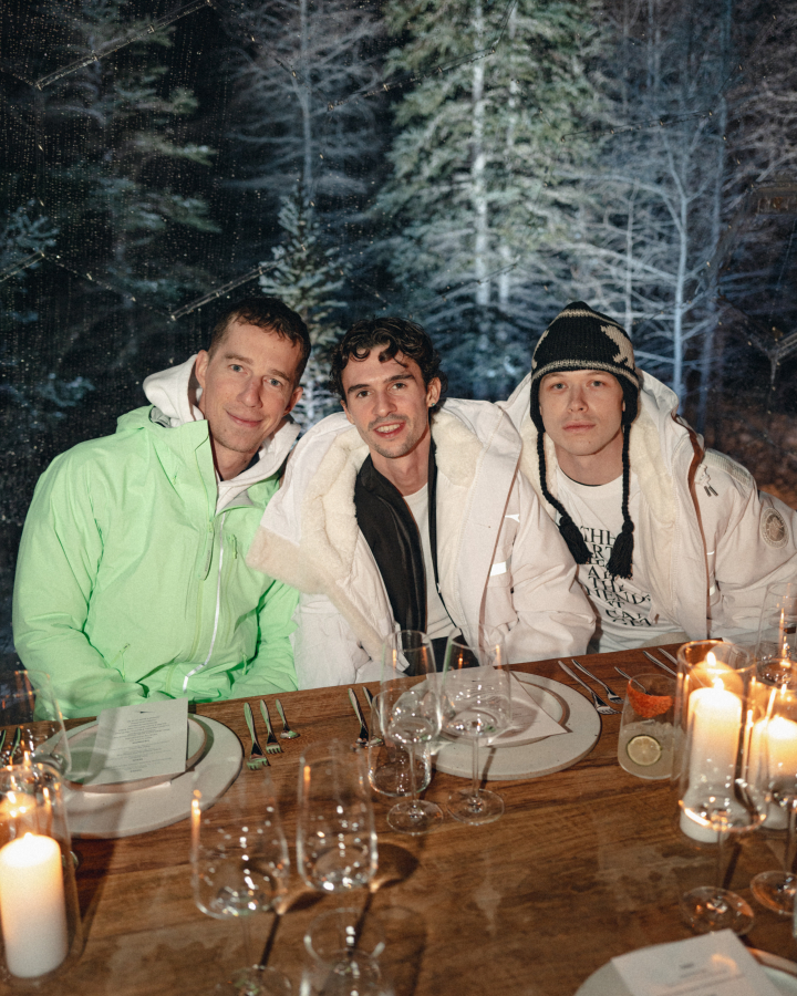 ゲストたちがフォレストドームでのディナーを楽しむひととき