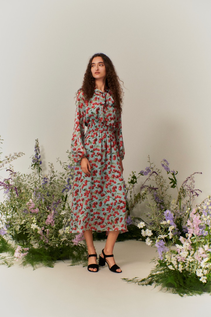 果物柄のドレス