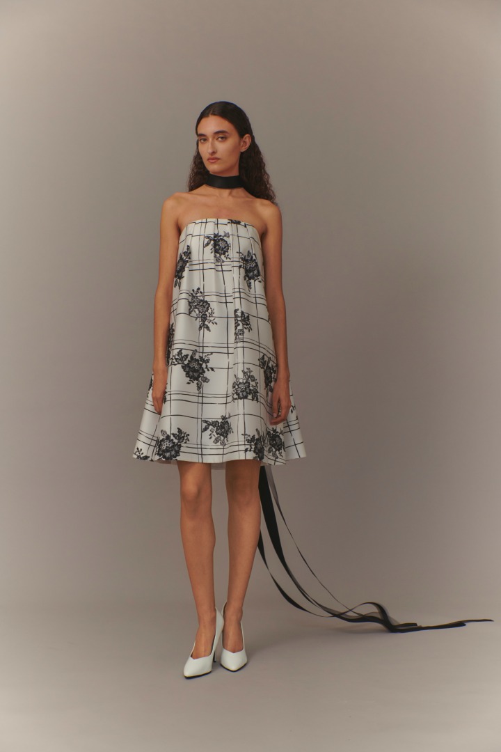 フラワー柄のドレス