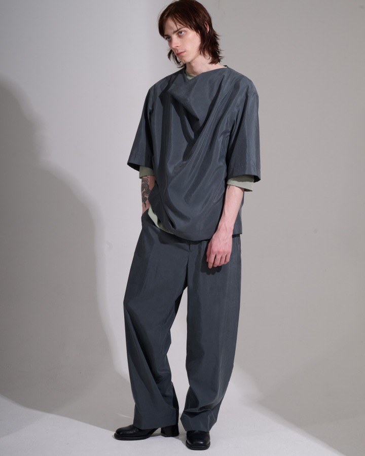 ワインレッドのアウター