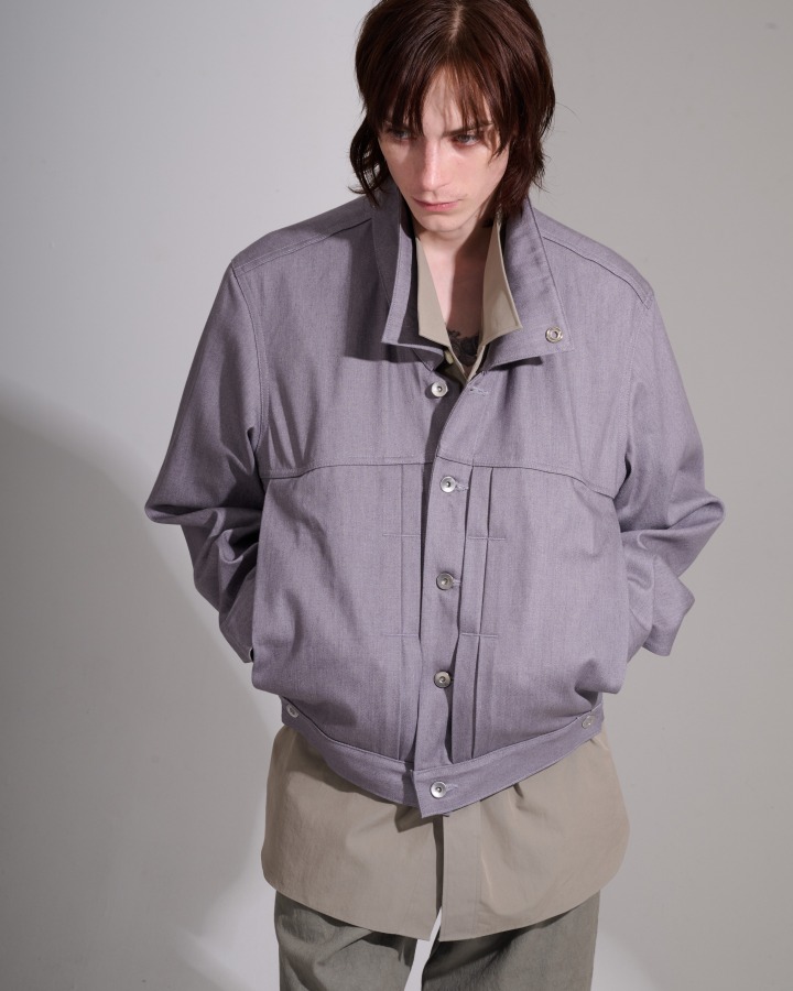 グレーのアウター