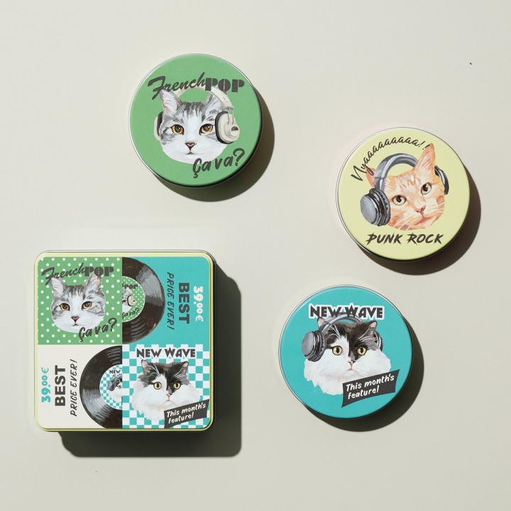 クッキー缶とTEA缶