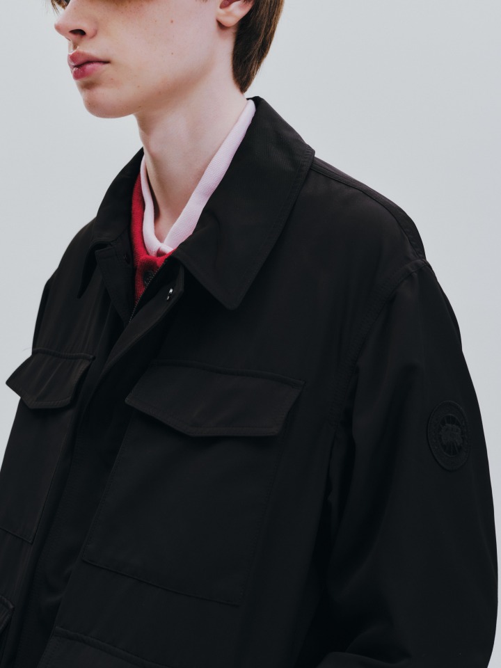 立体的な襟が防風性を高める