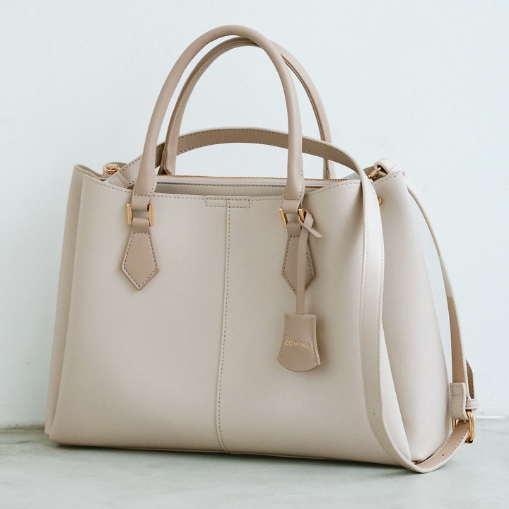 チャーム付き2WAYトートバッグ/A4対応・軽量