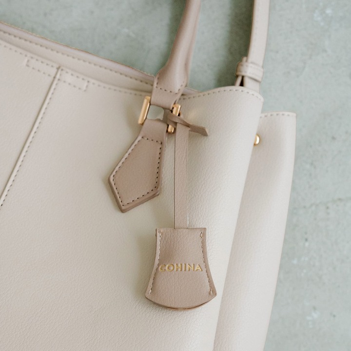 チャーム付き2WAYトートバッグ/A4対応・軽量