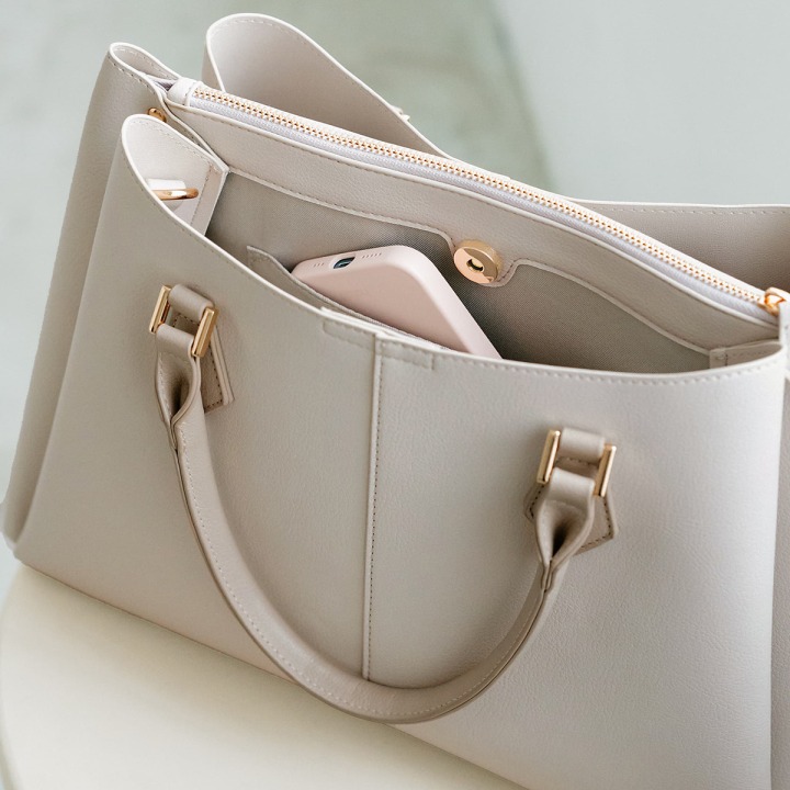 チャーム付き2WAYトートバッグ/A4対応・軽量