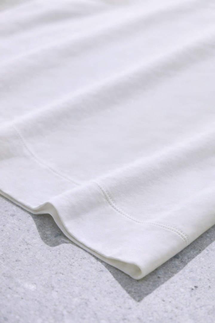 カジュアルを上品に、エレガンスをこなれて見せる「素材の力」